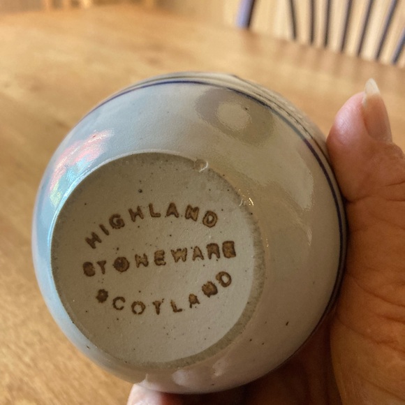 Highland stoneware hand painted miniature vase - Picture 3 of 4